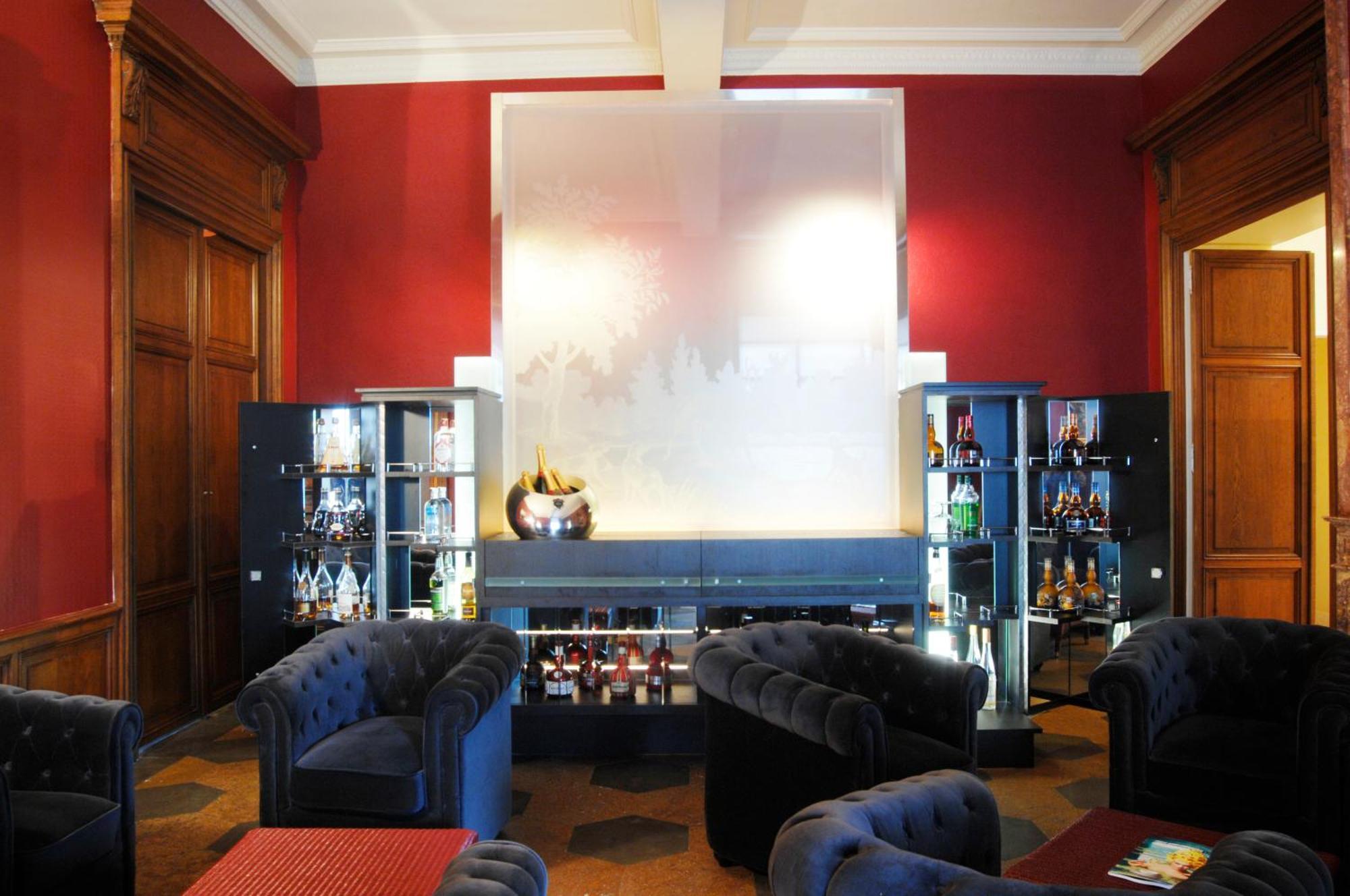 Chateau De Champlong Table Hotel **** Golf & Spa Villerest  Buitenkant foto